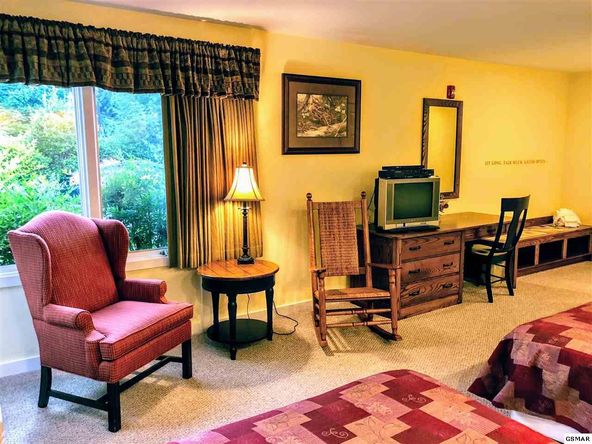 425 Stuart Ln, Gatlinburg, TN 37738